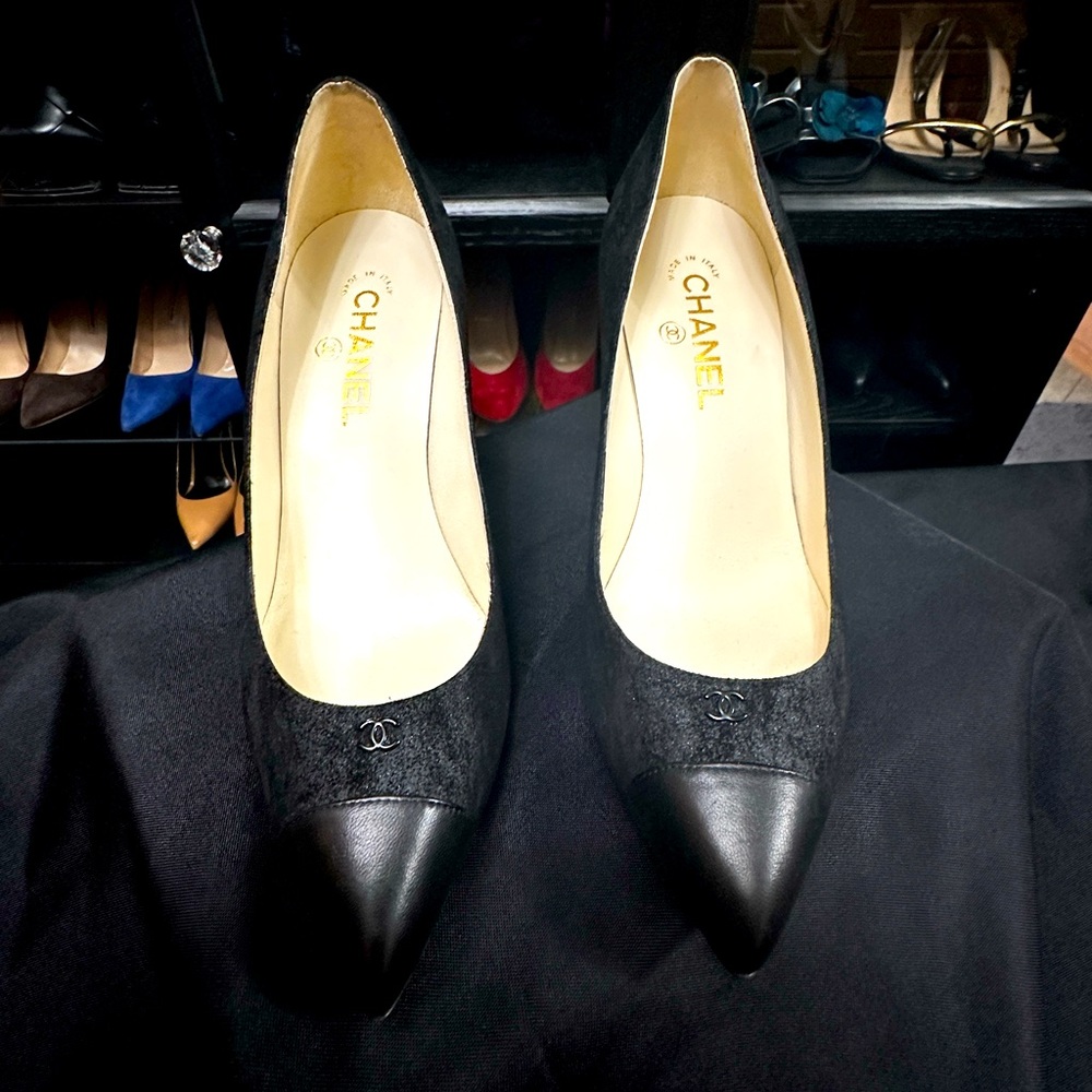 Chanel Classic Suede Cap-tow Pump  Size 40